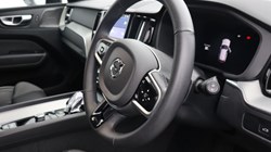 2025 (25) VOLVO XC60 2.0 B5P Plus Dark 5dr AWD Geartronic 4670480