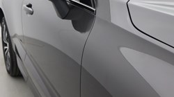 2025 (25) VOLVO XC60 2.0 B5P Plus Dark 5dr AWD Geartronic 4670513