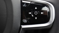 2025 (25) VOLVO XC60 2.0 B5P Plus Dark 5dr AWD Geartronic 4670495