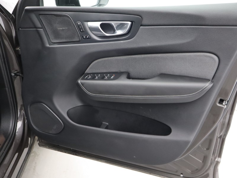 2025 (25) VOLVO XC60 2.0 B5P Plus Dark 5dr AWD Geartronic  *VAT QUALIFYING* 4670475