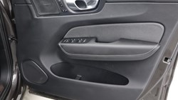 2025 (25) VOLVO XC60 2.0 B5P Plus Dark 5dr AWD Geartronic 4670475