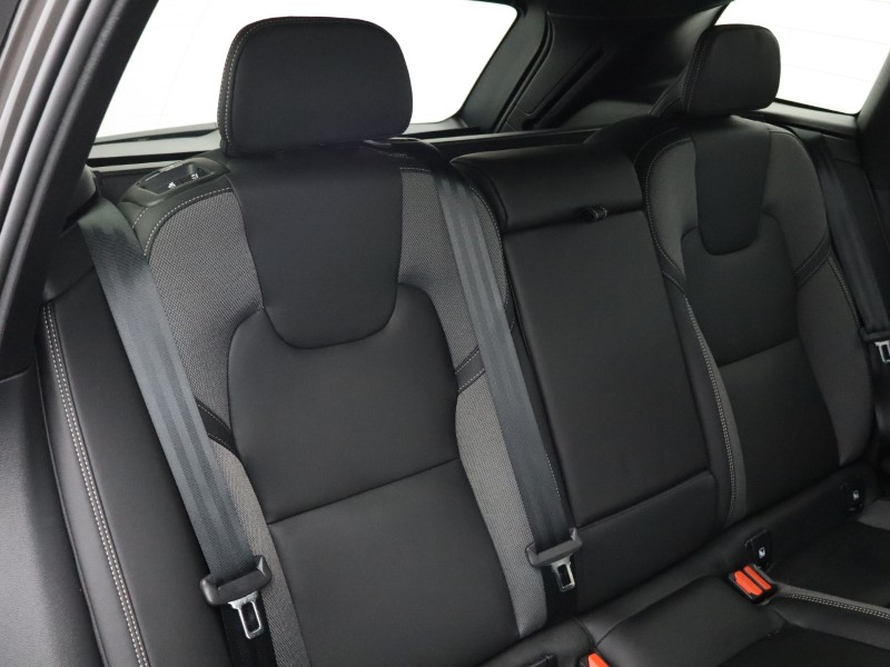 2025 (25) VOLVO XC60 2.0 B5P Plus Dark 5dr AWD Geartronic  *VAT QUALIFYING* 4670488