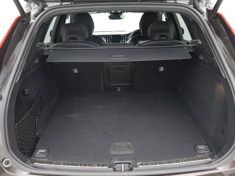 2025 (25) VOLVO XC60 2.0 B5P Plus Dark 5dr AWD Geartronic  *VAT QUALIFYING* 4670517