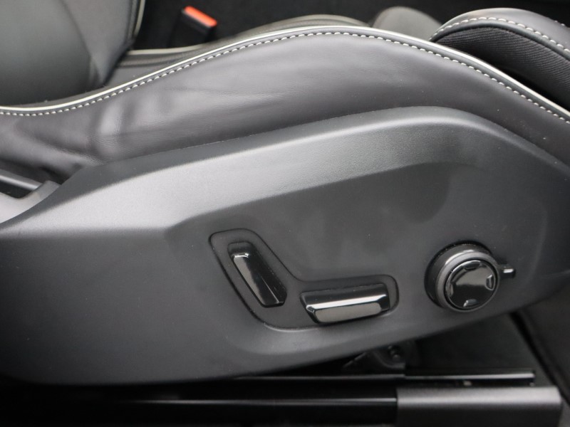 2025 (25) VOLVO XC60 2.0 B5P Plus Dark 5dr AWD Geartronic  *VAT QUALIFYING* 4670481