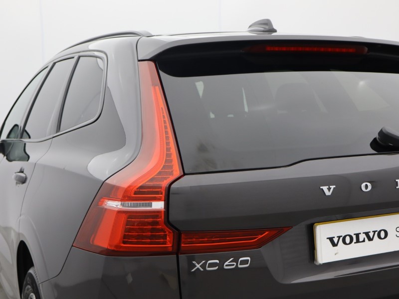 2025 (25) VOLVO XC60 2.0 B5P Plus Dark 5dr AWD Geartronic  *VAT QUALIFYING* 4936093