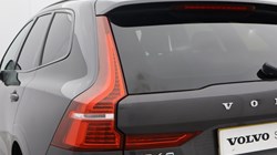2025 (25) VOLVO XC60 2.0 B5P Plus Dark 5dr AWD Geartronic *VAT QUALIFYING* 4936093