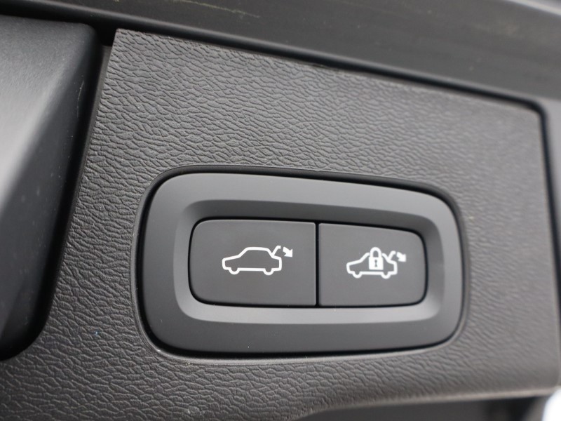 2025 (25) VOLVO XC60 2.0 B5P Plus Dark 5dr AWD Geartronic  *VAT QUALIFYING* 4670518