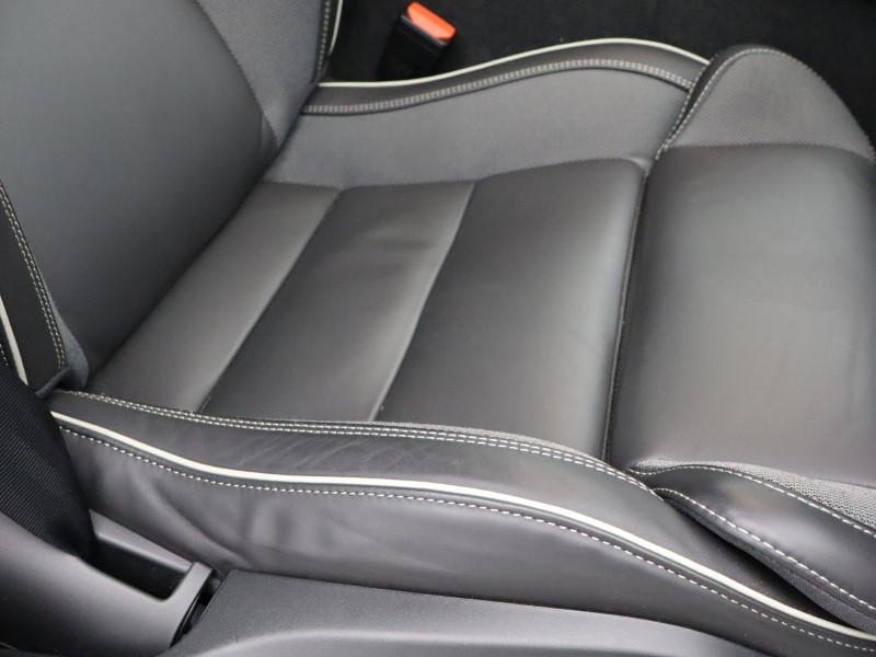 2025 (25) VOLVO XC60 2.0 B5P Plus Dark 5dr AWD Geartronic  *VAT QUALIFYING* 4670482