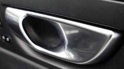 2025 (25) VOLVO XC60 2.0 B5P Plus Dark 5dr AWD Geartronic 4670478