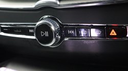 2025 (25) VOLVO XC60 2.0 B5P Plus Dark 5dr AWD Geartronic 4670504