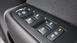 2025 (25) VOLVO XC60 2.0 B5P Plus Dark 5dr AWD Geartronic 4670477