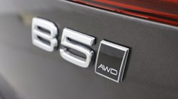 2025 (25) VOLVO XC60 2.0 B5P Plus Dark 5dr AWD Geartronic 4670516