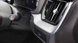 2025 (25) VOLVO XC60 2.0 B5P Plus Dark 5dr AWD Geartronic 4670479
