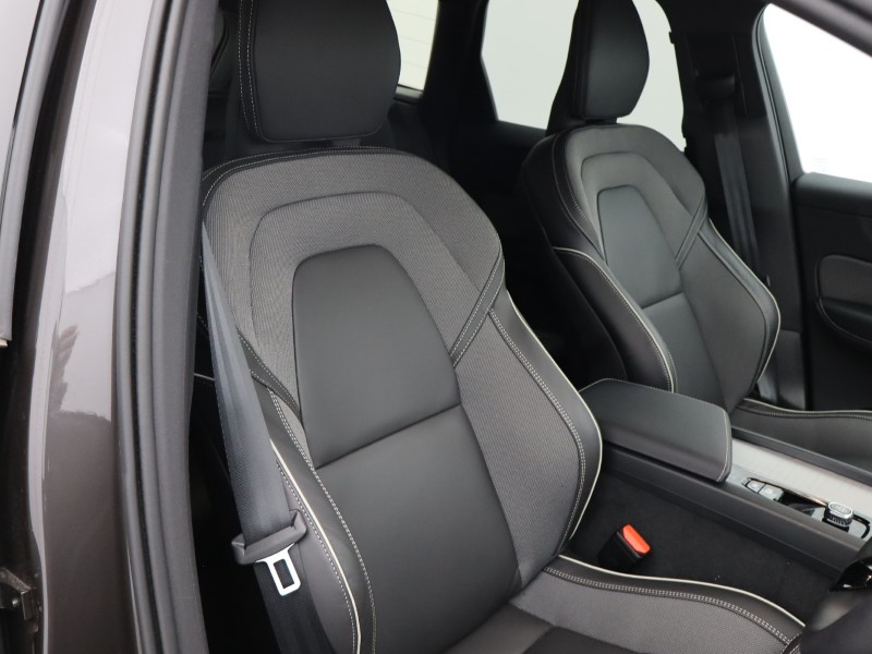 2025 (25) VOLVO XC60 2.0 B5P Plus Dark 5dr AWD Geartronic  *VAT QUALIFYING* 4670483