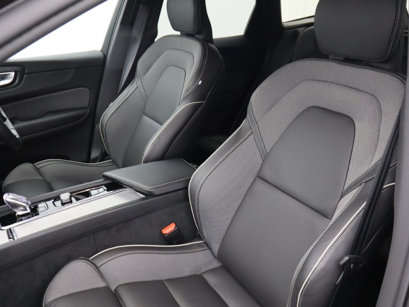 2025 (25) VOLVO XC60 2.0 B5P Plus Dark 5dr AWD Geartronic  *VAT QUALIFYING* 4670484