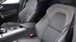 2025 (25) VOLVO XC60 2.0 B5P Plus Dark 5dr AWD Geartronic 4670484