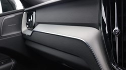 2025 (25) VOLVO XC60 2.0 B5P Plus Dark 5dr AWD Geartronic 4698333