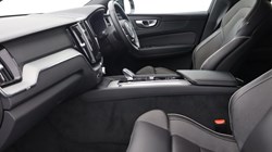 2025 (25) VOLVO XC60 2.0 B5P Plus Dark 5dr AWD Geartronic 4698300
