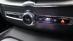 2025 (25) VOLVO XC60 2.0 B5P Plus Dark 5dr AWD Geartronic 4698330