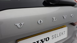 2025 (25) VOLVO XC60 2.0 B5P Plus Dark 5dr AWD Geartronic 4698342