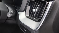 2025 (25) VOLVO XC60 2.0 B5P Plus Dark 5dr AWD Geartronic 4698308