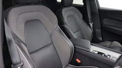 2025 (25) VOLVO XC60 2.0 B5P Plus Dark 5dr AWD Geartronic 4698312