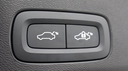 2025 (25) VOLVO XC60 2.0 B5P Plus Dark 5dr AWD Geartronic 4698345