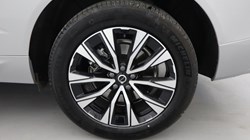 2025 (25) VOLVO XC60 2.0 B5P Plus Dark 5dr AWD Geartronic 4698302