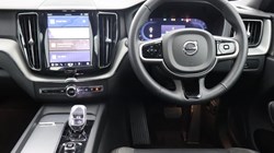 2025 (25) VOLVO XC60 2.0 B5P Plus Dark 5dr AWD Geartronic 4698320