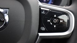 2025 (25) VOLVO XC60 2.0 B5P Plus Dark 5dr AWD Geartronic 4698323