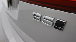 2025 (25) VOLVO XC60 2.0 B5P Plus Dark 5dr AWD Geartronic 4698343