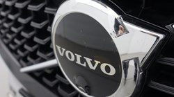 2025 (25) VOLVO XC60 2.0 B5P Plus Dark 5dr AWD Geartronic 4698340