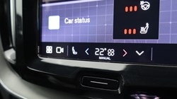 2025 (25) VOLVO XC60 2.0 B5P Plus Dark 5dr AWD Geartronic 4698329