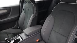 2024 (74) VOLVO XC40 2.0 B3P Plus Black Edition 5dr Auto 4660707