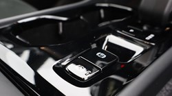 2024 (74) VOLVO XC40 2.0 B3P Plus Black Edition 5dr Auto 4660731