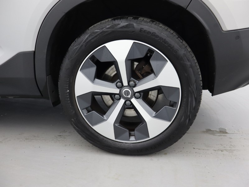 2023 (23) VOLVO XC40 2.0 B4P Ultimate Dark 5dr Auto 4667554