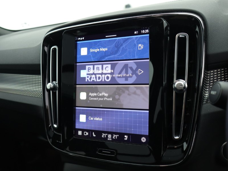 2023 (23) VOLVO XC40 2.0 B4P Ultimate Dark 5dr Auto 4667534