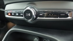 2023 (23) VOLVO XC40 2.0 B4P Ultimate Dark 5dr Auto 4849913