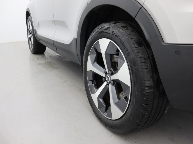 2023 (23) VOLVO XC40 2.0 B4P Ultimate Dark 5dr Auto 4667555