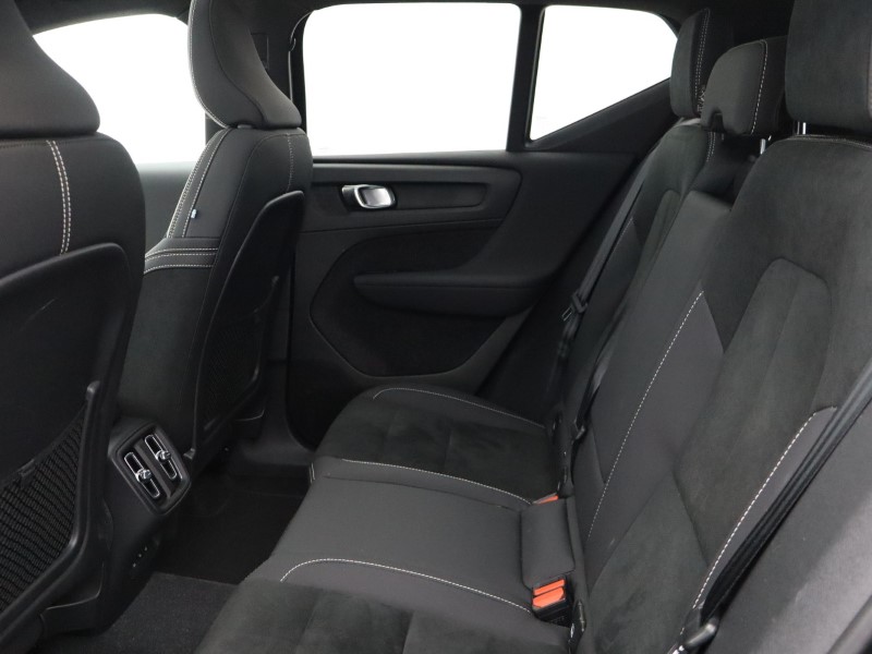 2023 (23) VOLVO XC40 2.0 B4P Ultimate Dark 5dr Auto 4667507