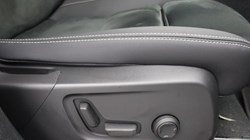2023 (23) VOLVO XC40 2.0 B4P Ultimate Dark 5dr Auto 4667515