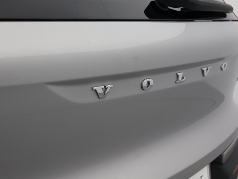 2023 (23) VOLVO XC40 2.0 B4P Ultimate Dark 5dr Auto 4667549