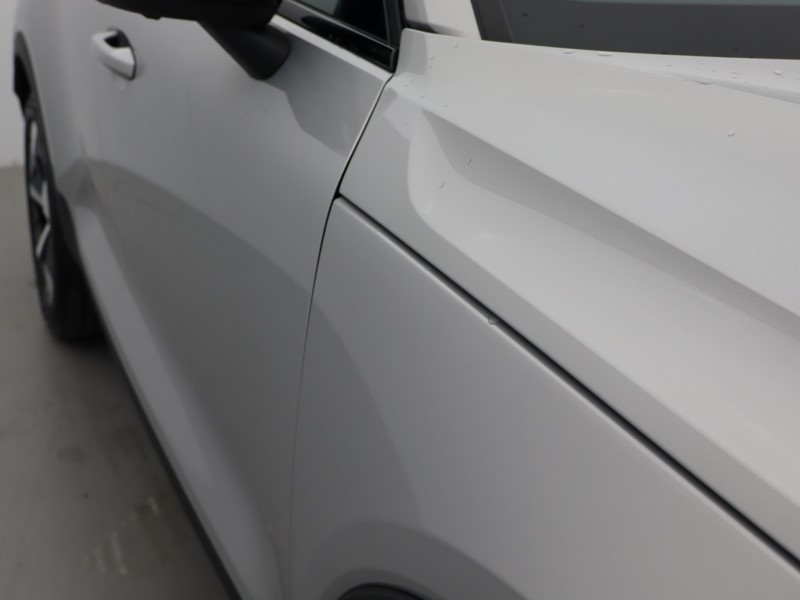 2023 (23) VOLVO XC40 2.0 B4P Ultimate Dark 5dr Auto 4667547