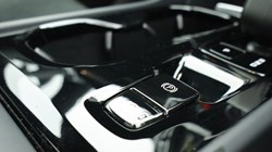 2023 (23) VOLVO XC40 2.0 B4P Ultimate Dark 5dr Auto 4849915