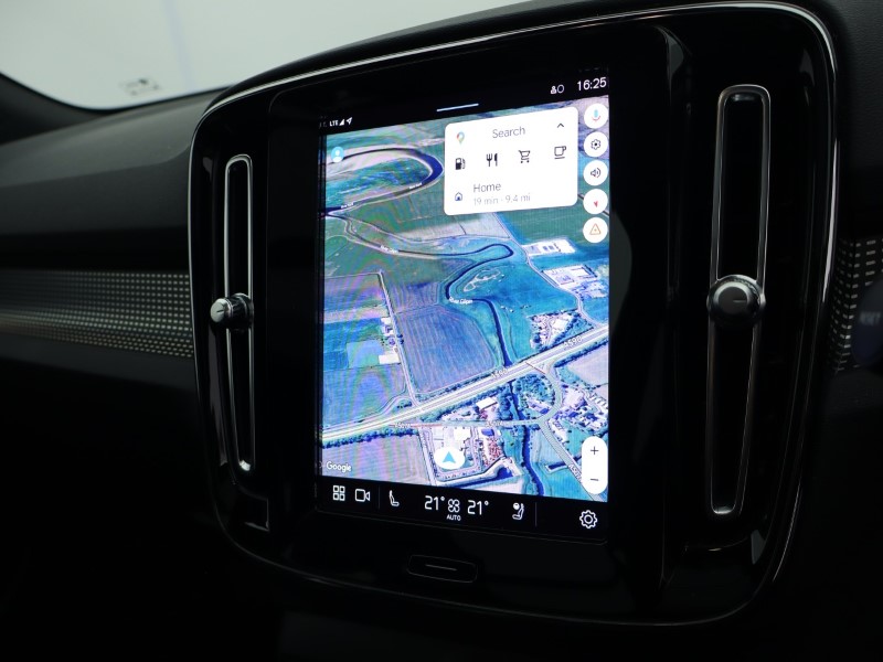 2023 (23) VOLVO XC40 2.0 B4P Ultimate Dark 5dr Auto 4667535