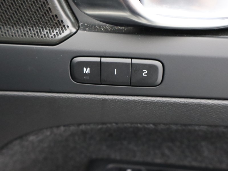 2023 (23) VOLVO XC40 2.0 B4P Ultimate Dark 5dr Auto 4667514