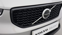 2023 (23) VOLVO XC40 2.0 B4P Ultimate Dark 5dr Auto 4667544