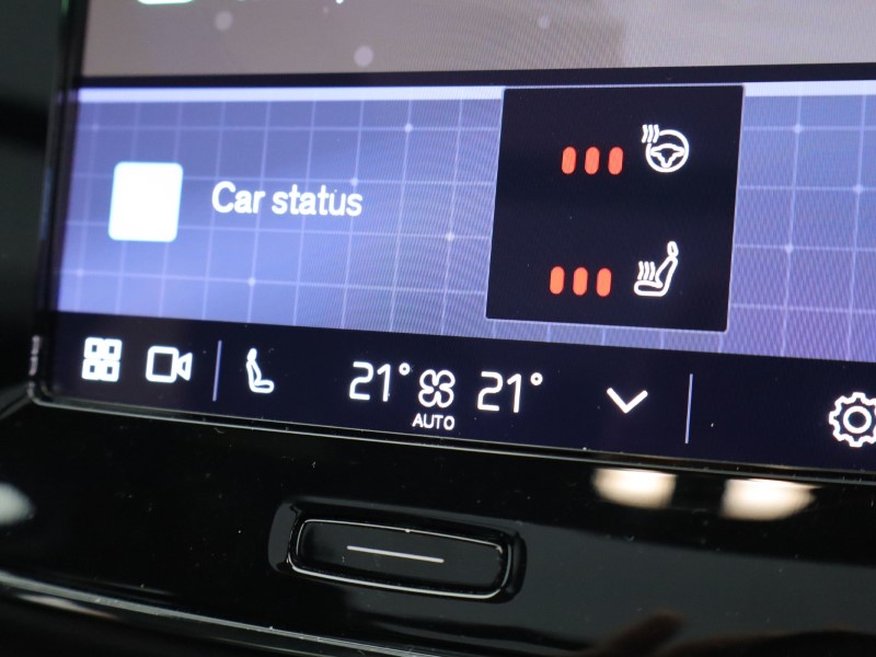 2023 (23) VOLVO XC40 2.0 B4P Ultimate Dark 5dr Auto 4667538