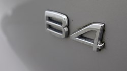 2023 (23) VOLVO XC40 2.0 B4P Ultimate Dark 5dr Auto 4667550