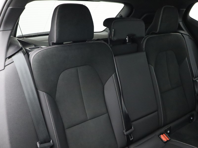 2023 (23) VOLVO XC40 2.0 B4P Ultimate Dark 5dr Auto 4667523